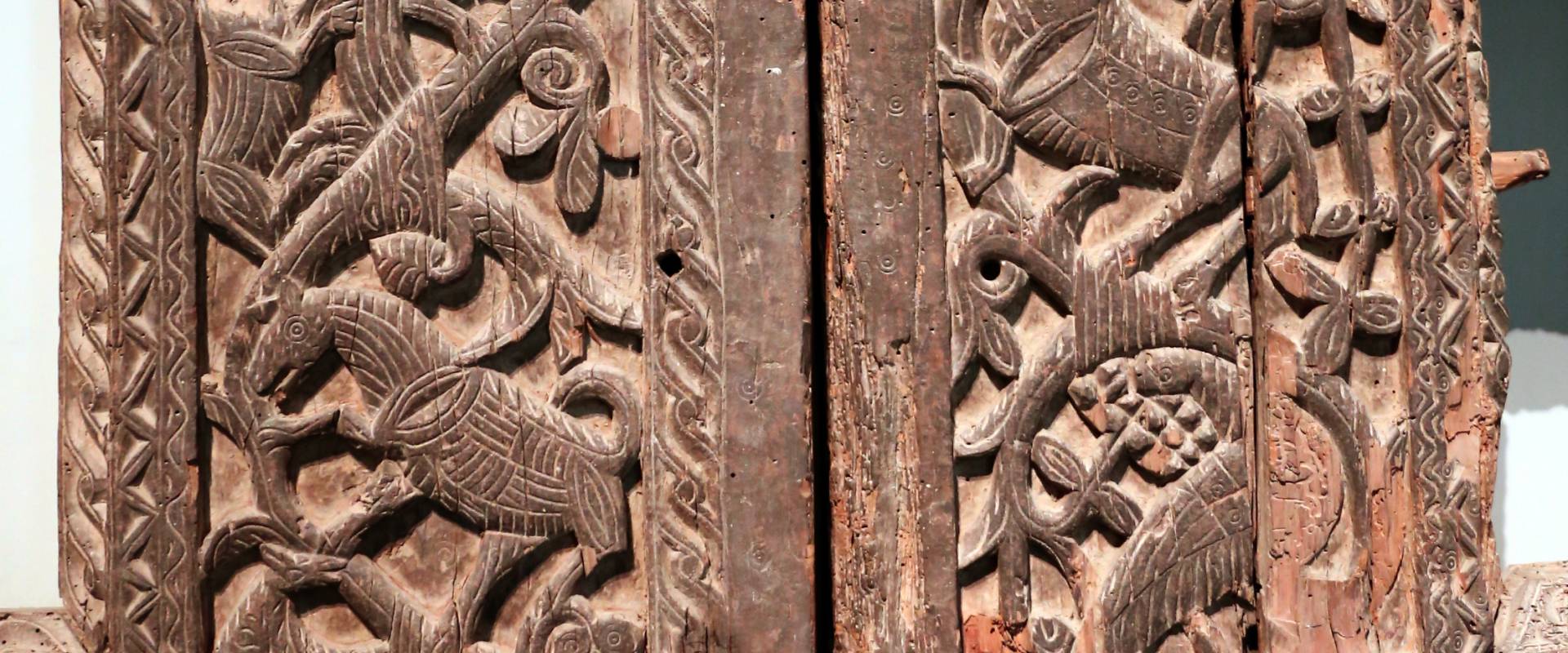 Portale di san bertoldo, in legno intagliato, dalla chiesa di s. alessandro a parma, x secolo 02 foto di Sailko